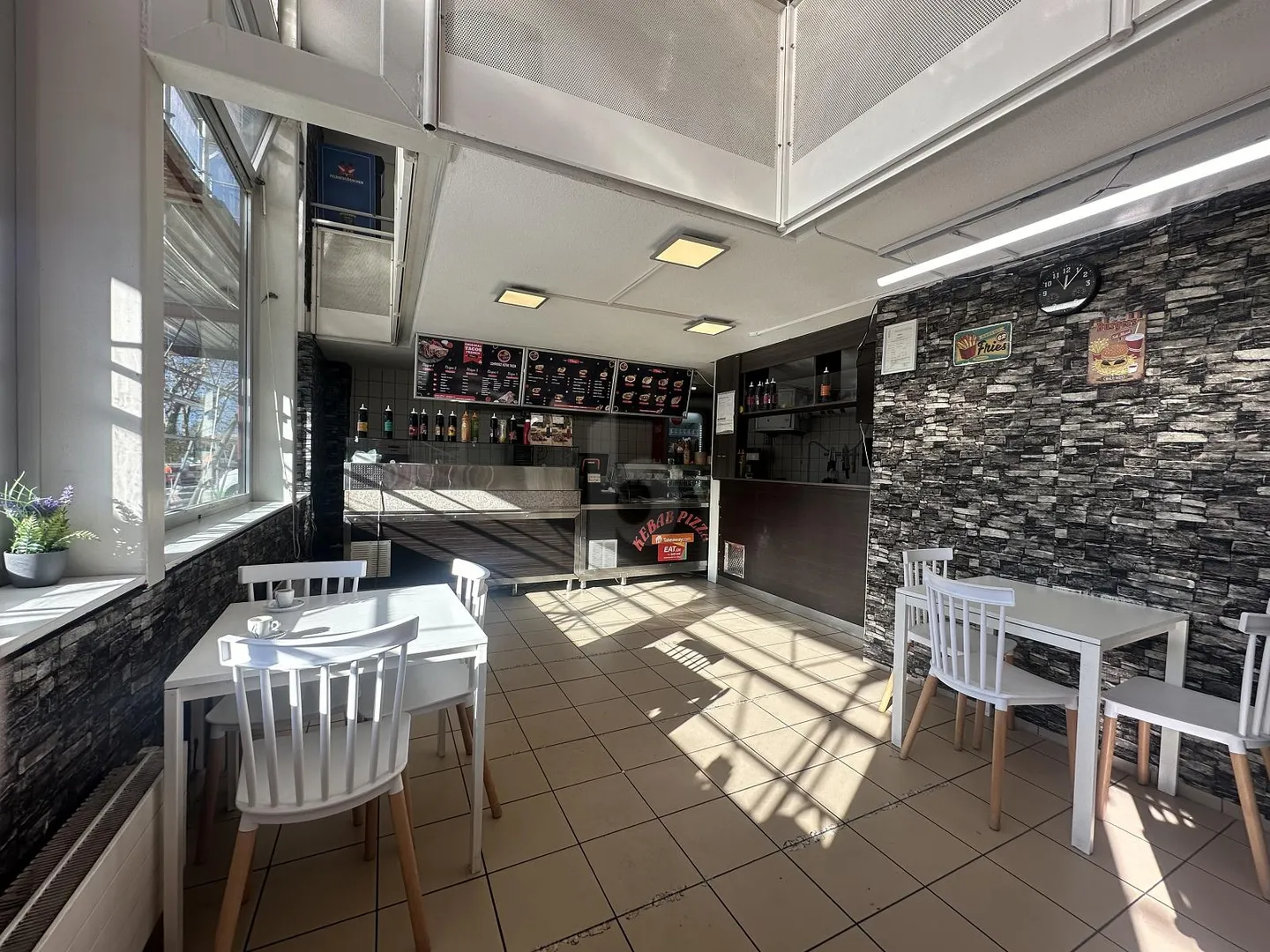 CHARMANT ET CENTRAL AVEC UNE CLIENTÈLE D'HABITUÉS - Foto 1 von 4