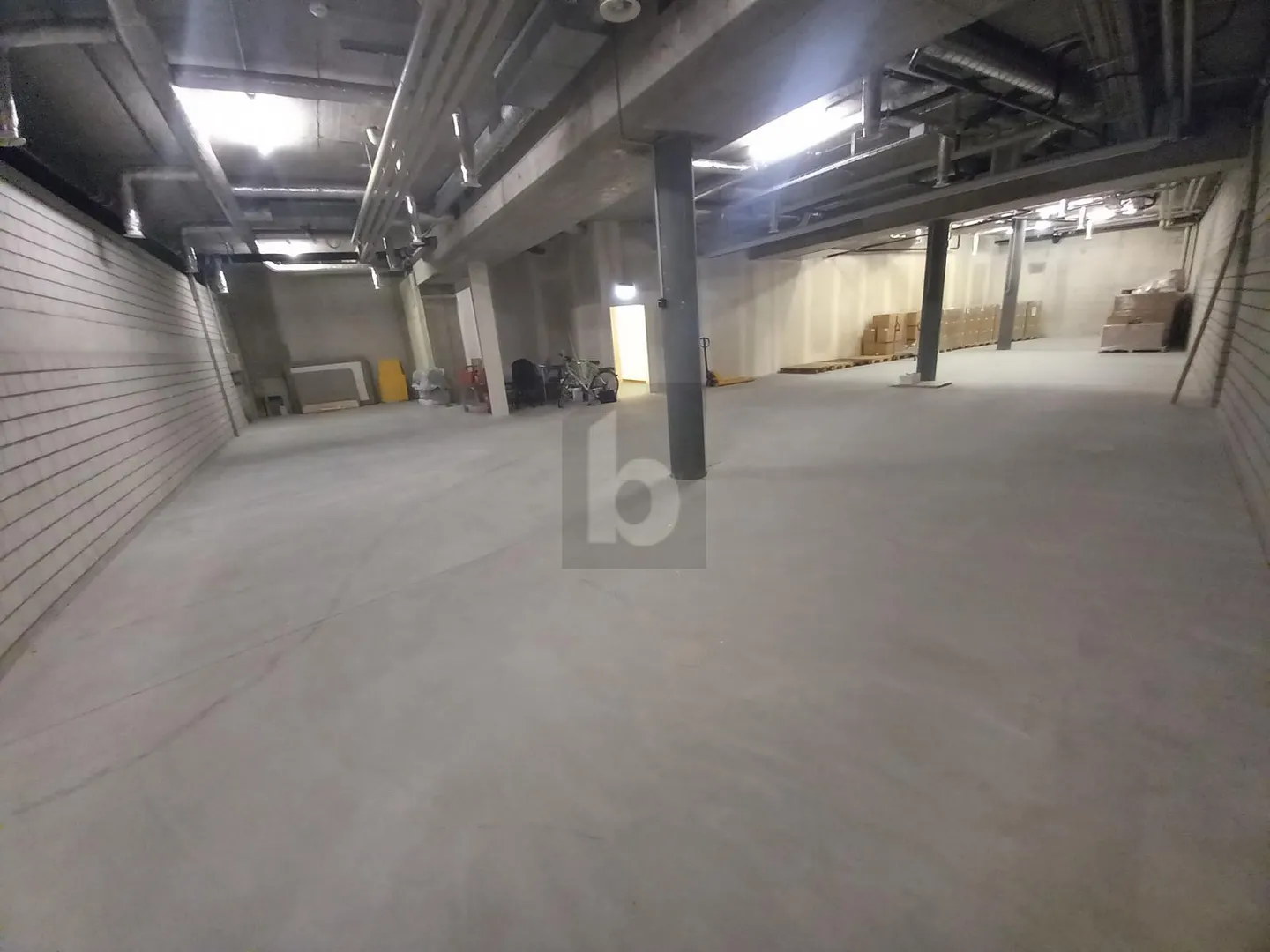 Spacious Storage Space in Central Location - Photo 5 of 6