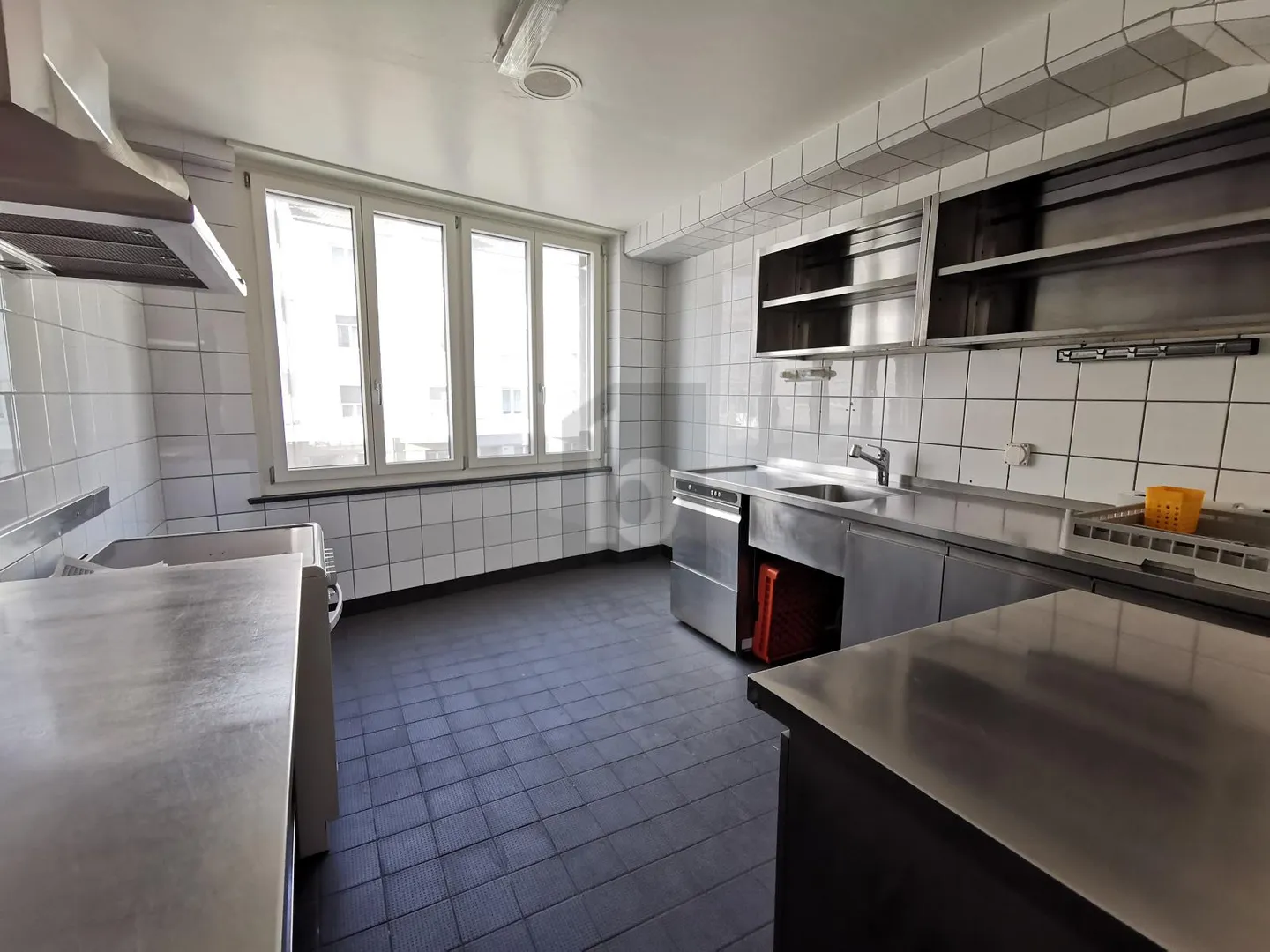 Versatile Commercial Space in Basel - Photo 3 of 6