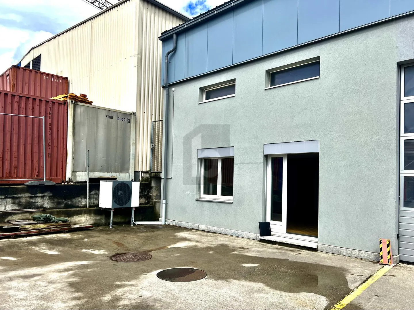 Büro im Erdgeschoss mit Parkplatz - Foto 1 von 6