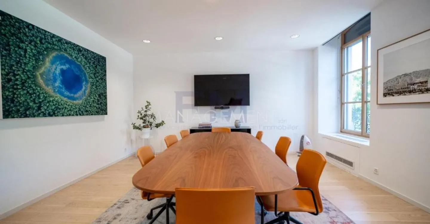 Elegant Office Space in Geneva - Photo 2 of 13