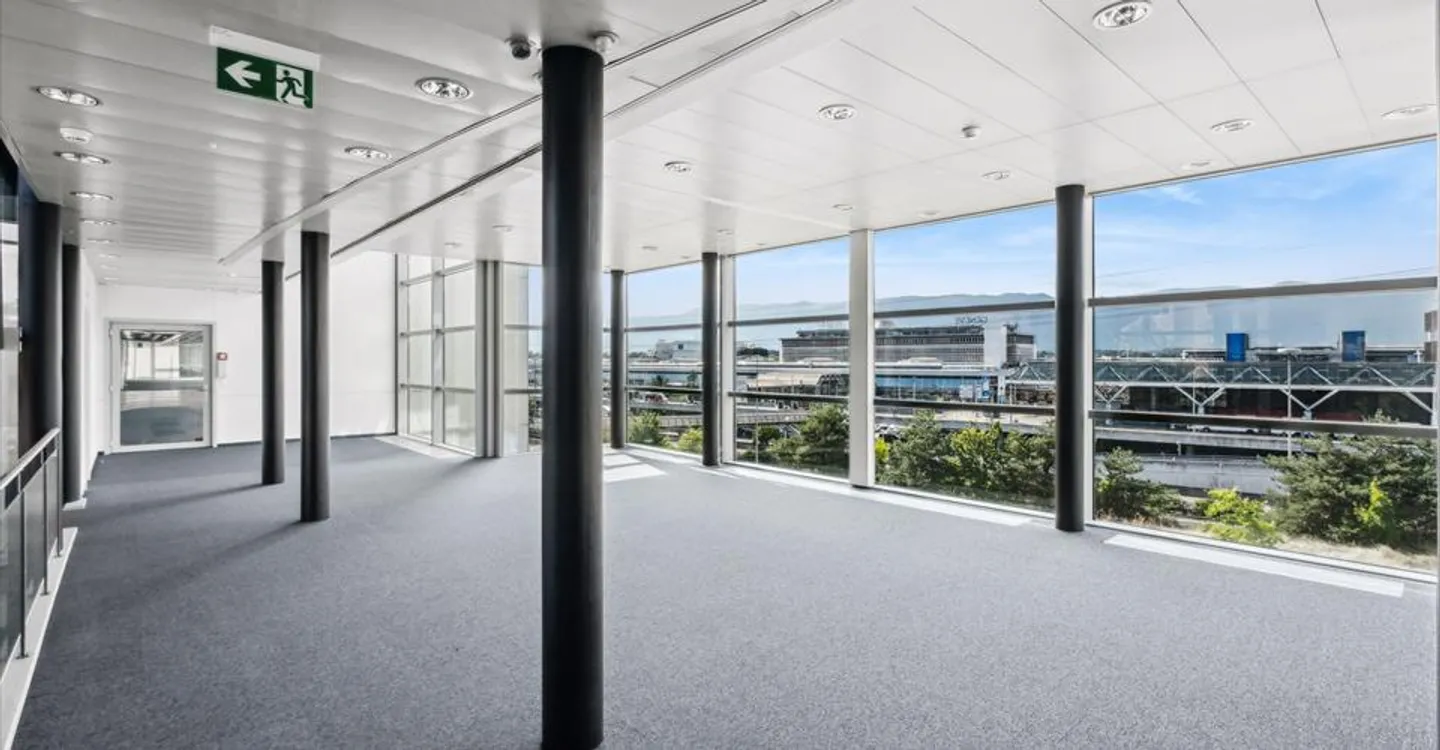 Modern Office Near Geneva Airport - Photo 4 of 7