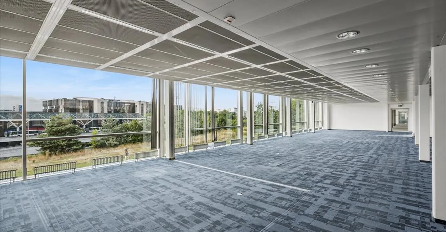 Modern Office Near Geneva Airport - Photo 5 of 7