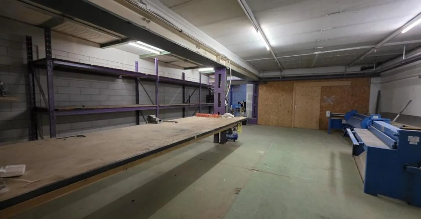 Warehouse - Photo 3 of 7