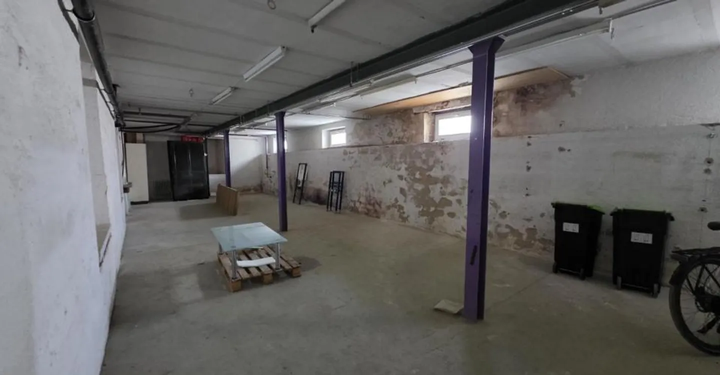 Warehouse - Photo 2 of 7