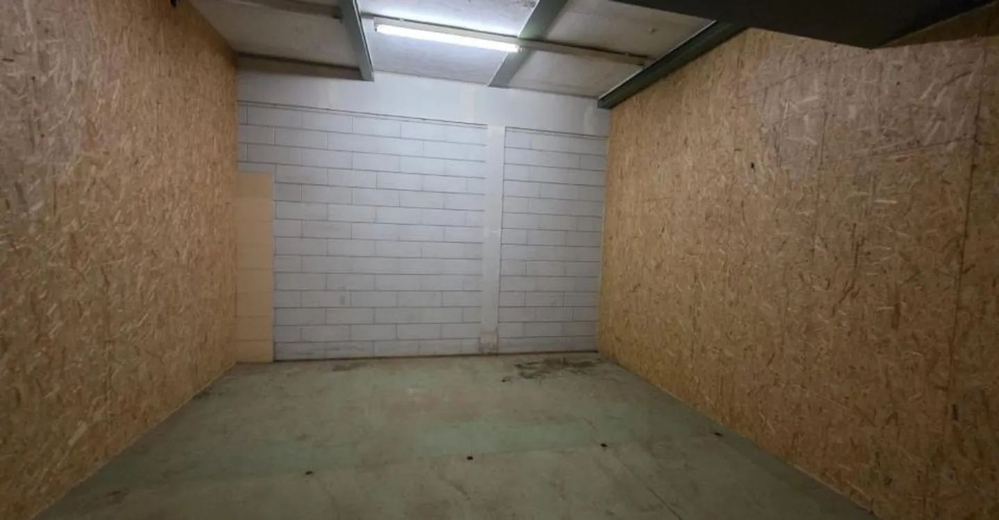 Warehouse - Photo 4 of 7