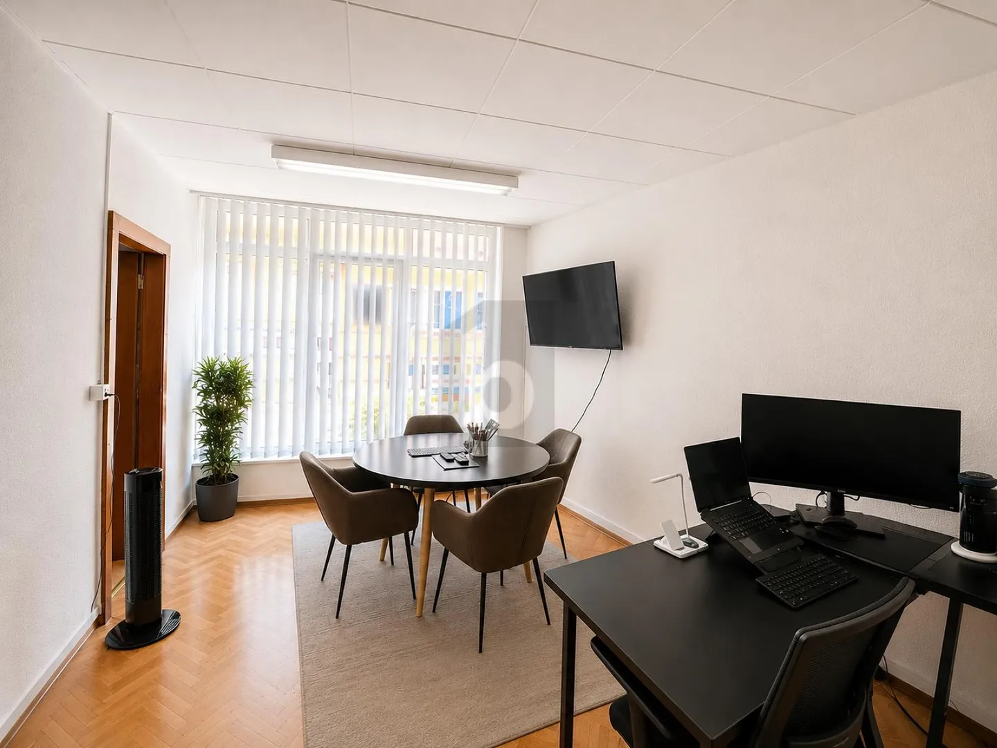 BRIGHT, MODULABLE AND STRATEGICALLY LOCATED - Photo 4 of 6