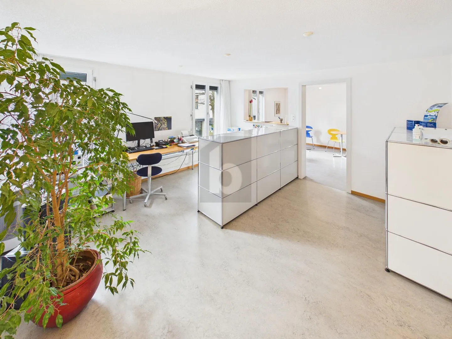 Spacious Office Space in Burgdorf - Photo 2 of 6