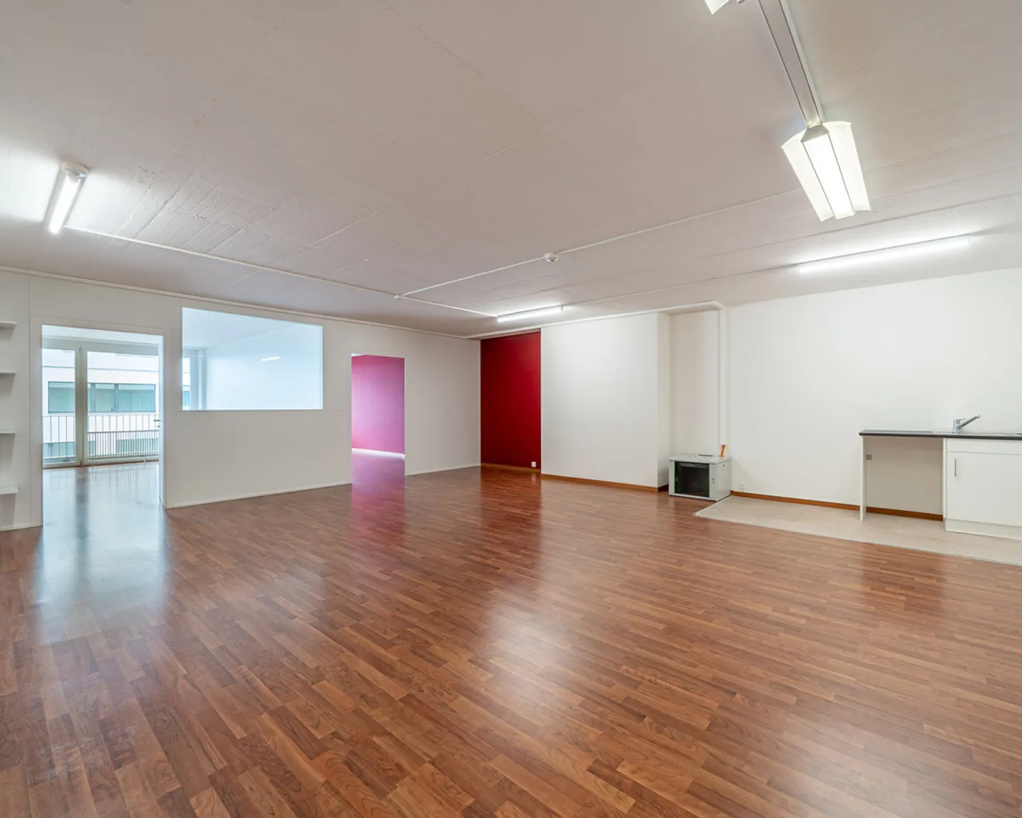 Attractive office space in prime location - Photo 3 of 9