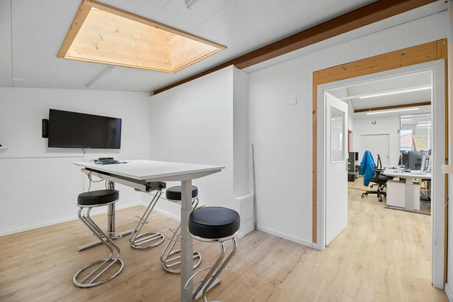 Helles Loftbüro mit Warenlift, Dusche und Meetingraum - Photo 6 of 12