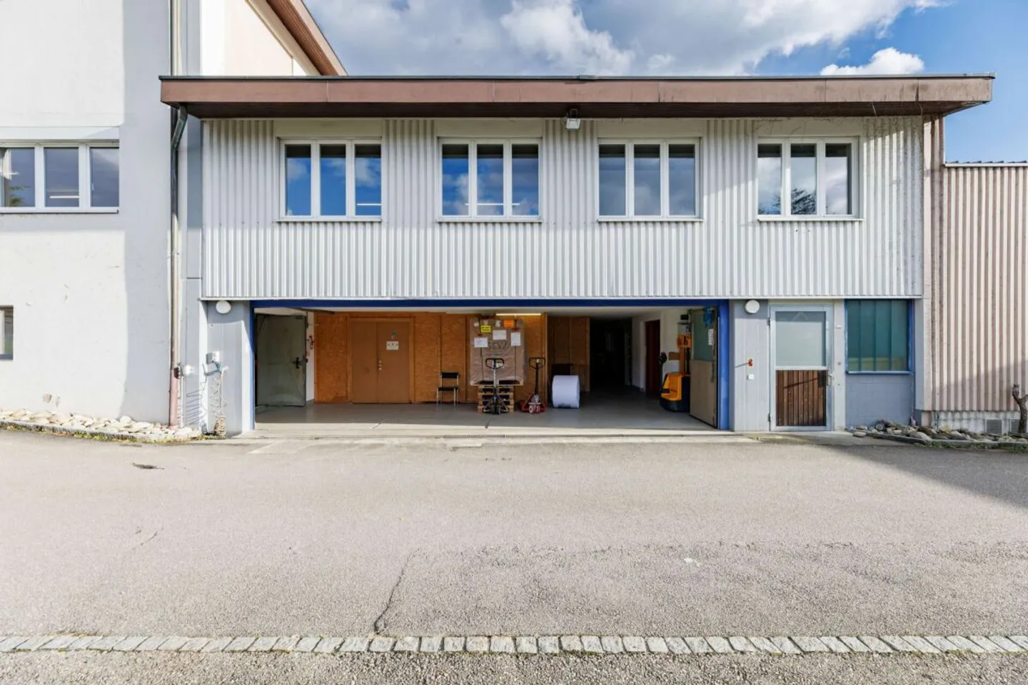 Helles Loftbüro mit Warenlift, Dusche und Meetingraum - Photo 10 of 12