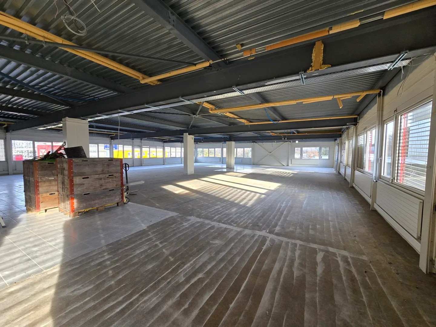 Surface of 555m2 - showroom - offices or premises - Photo 3 of 7