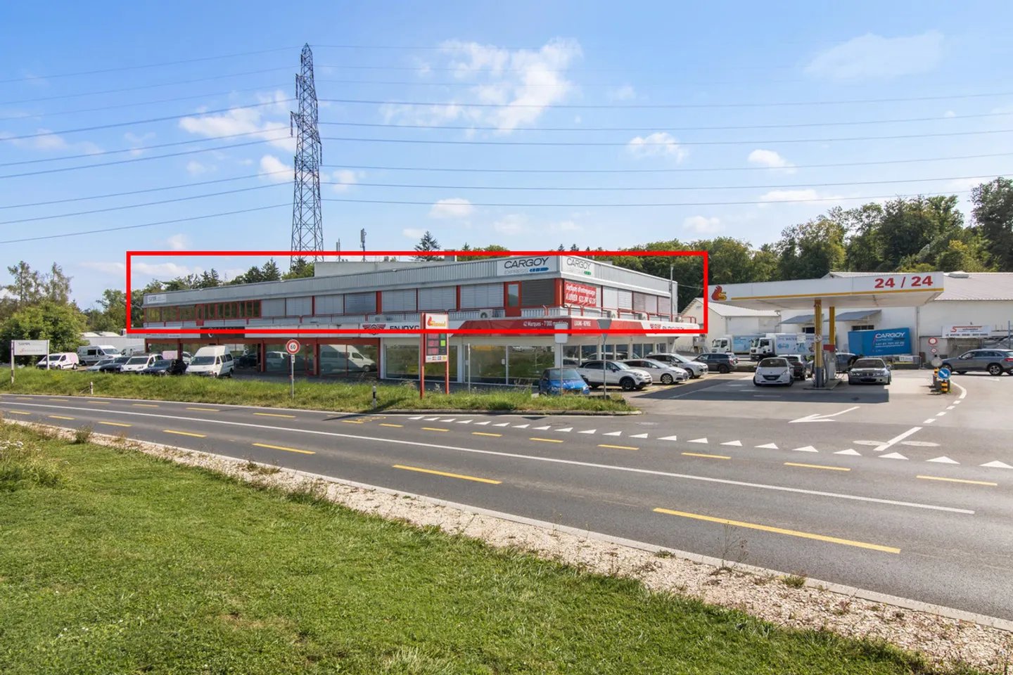 Surface 1000m2 - Fitness/showroom/workshop - up to 45 parking spaces - Photo 3 of 4