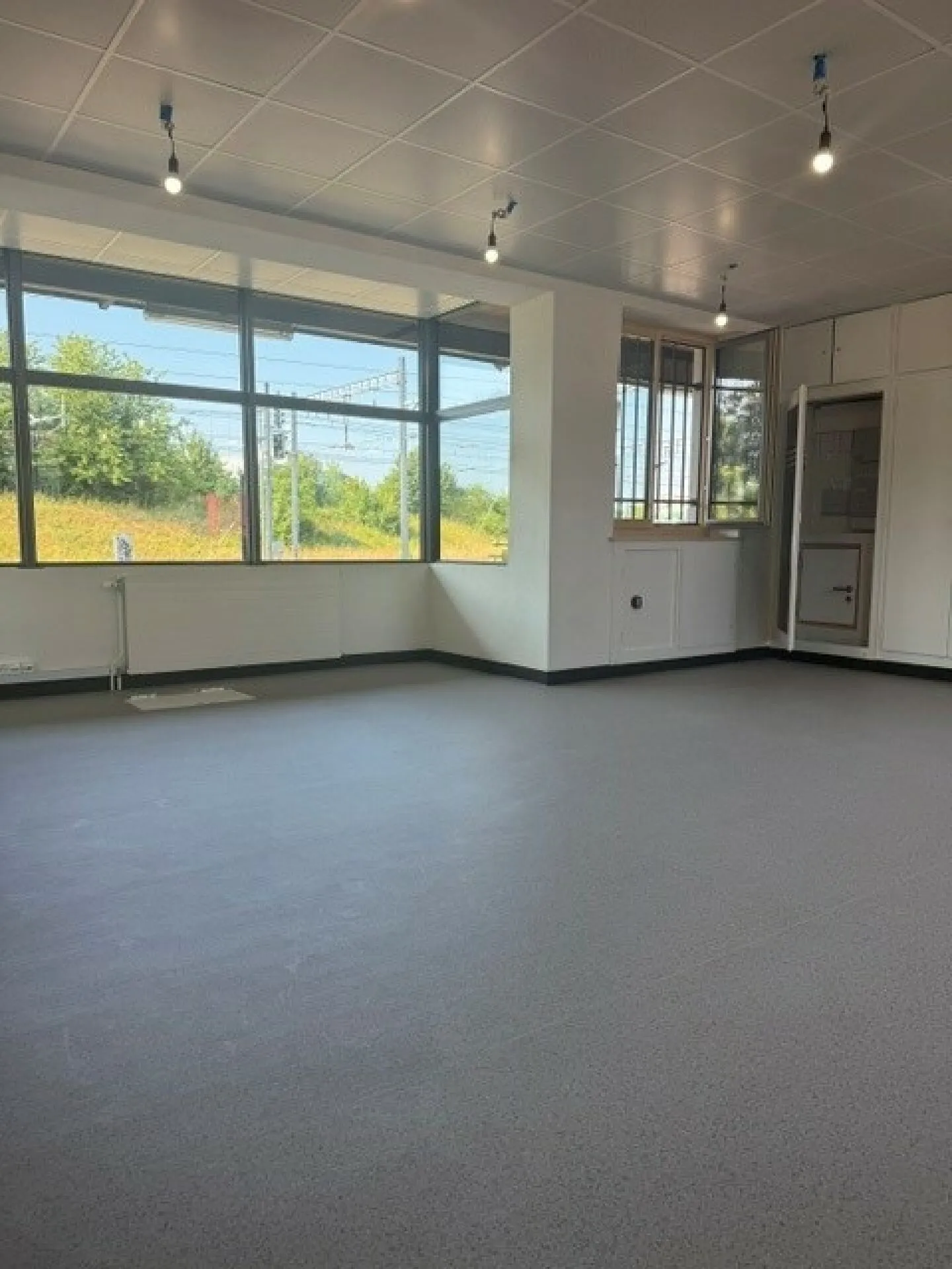 Administrative area of 110 m² in Vernier-Meyrin Cargo - Photo 1 of 6