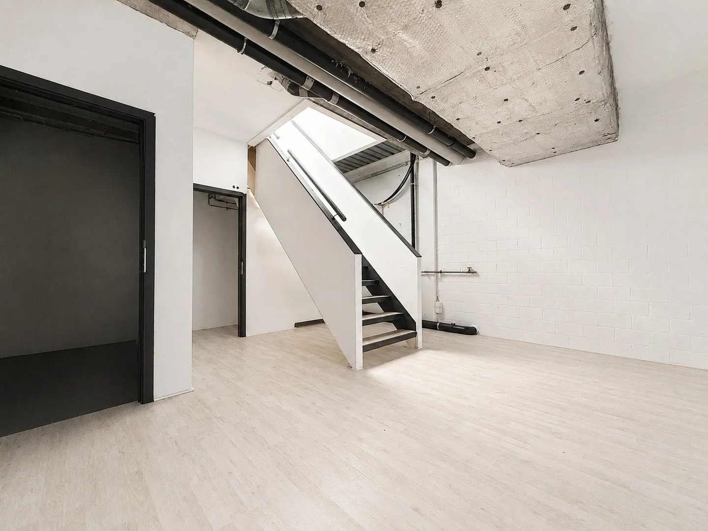 Central Retail Space in Grenchen for Rent - Ideal for Your Business! - Photo 4 of 5