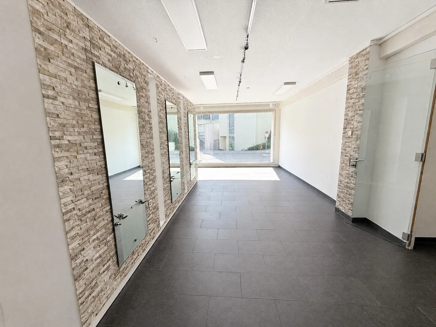 Versatile commercial space in a central location in Grenchen - Photo 1 of 8