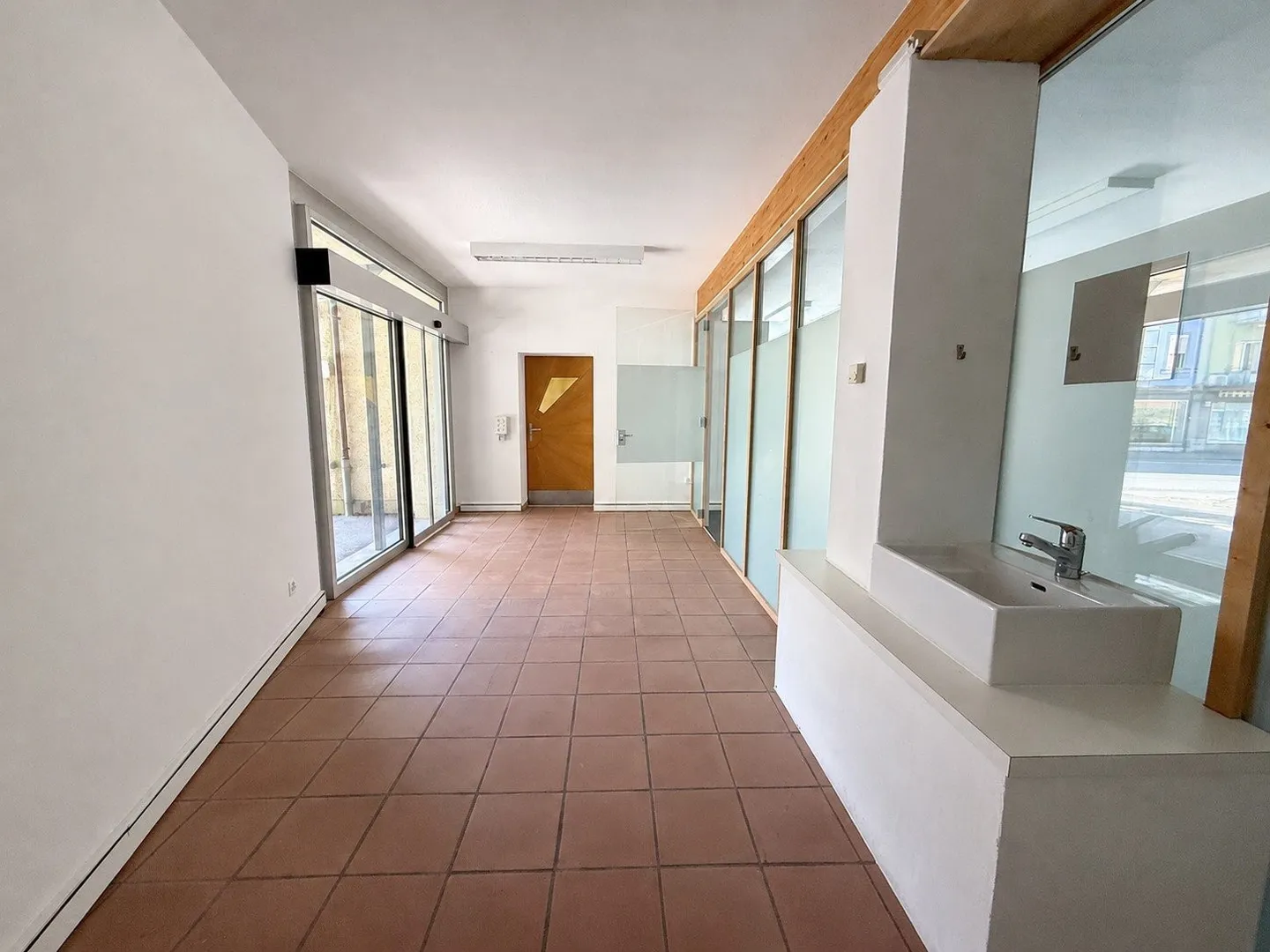 Versatile commercial space in a central location in Grenchen - Photo 3 of 8