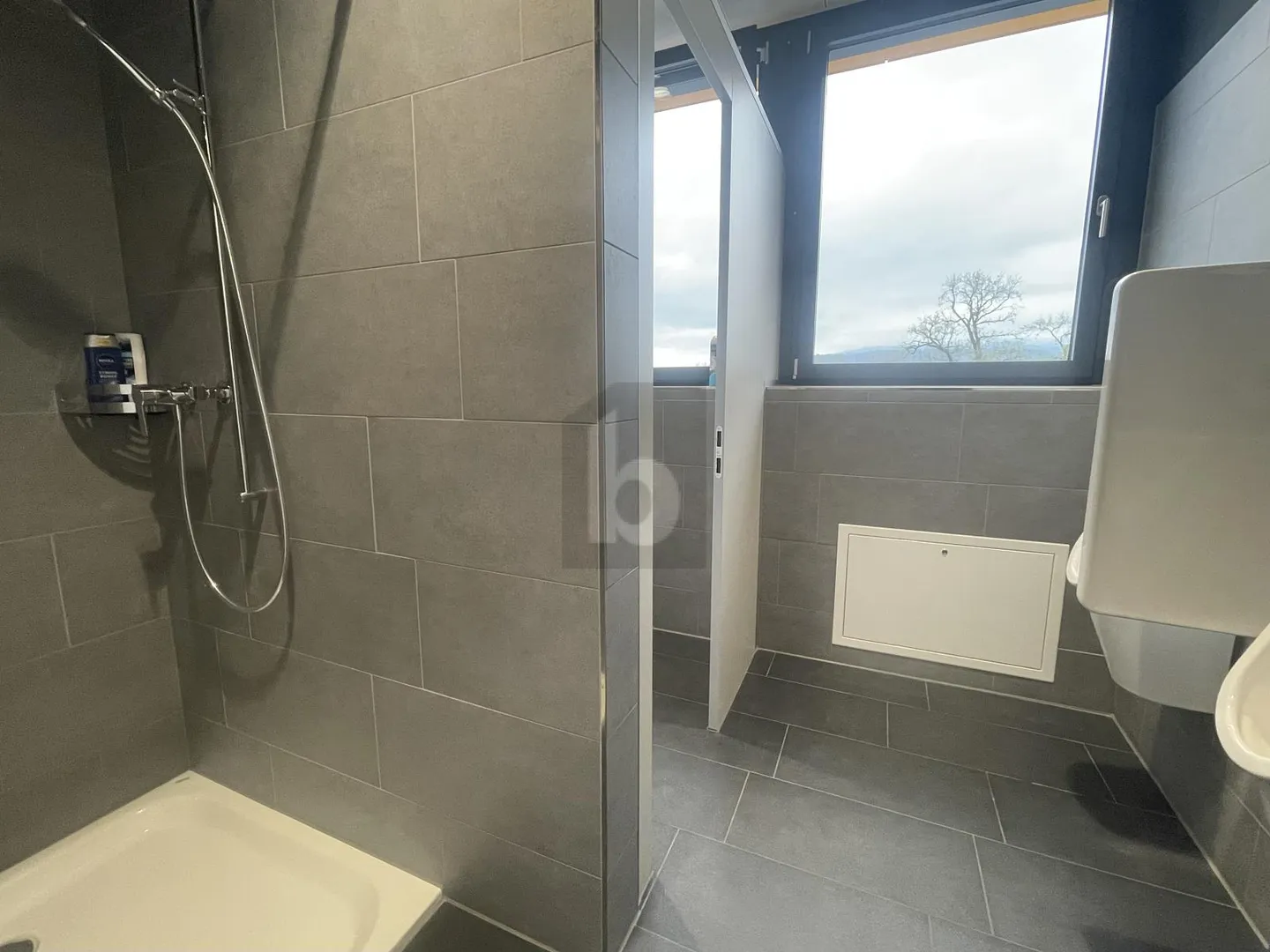Modernes Attika-Büro mit Balkon - Foto 5 von 6