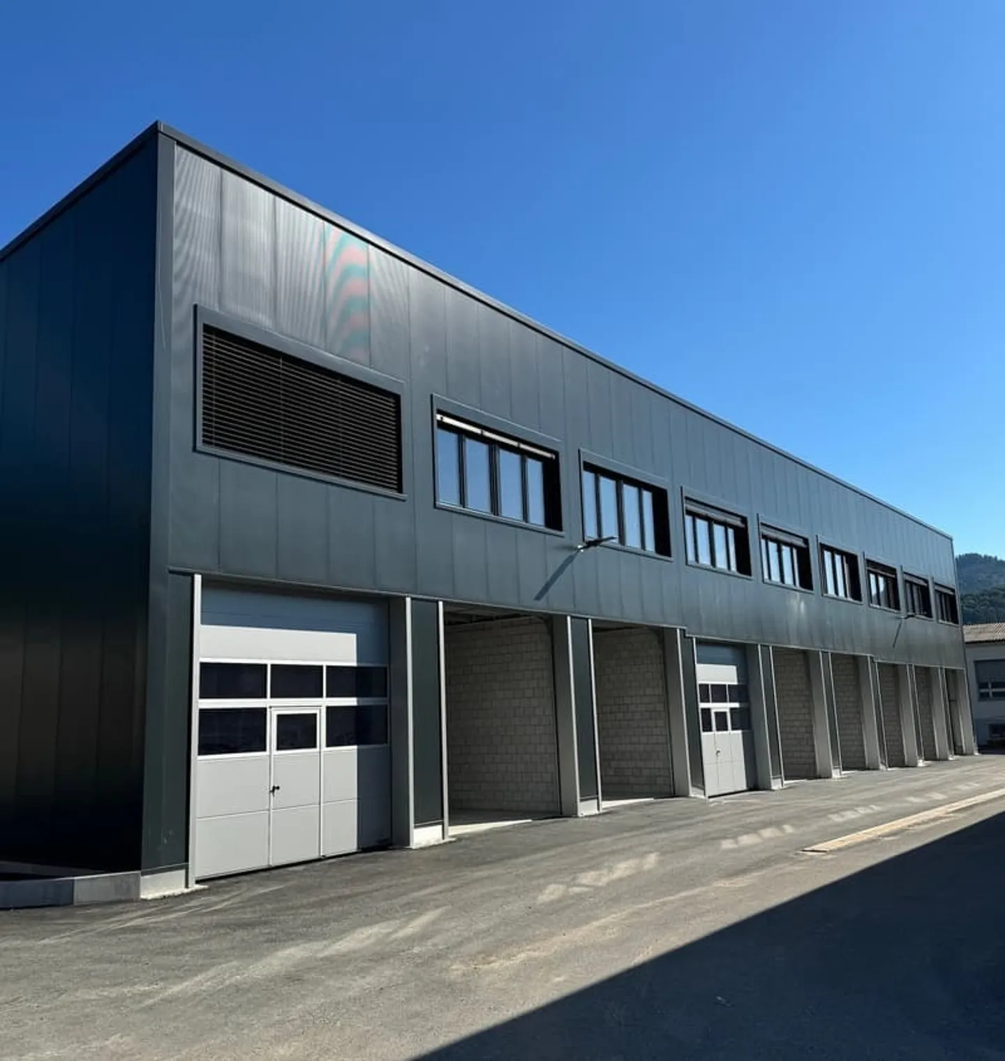Box commerciali direttamente sul Reno - Foto 1 di 9