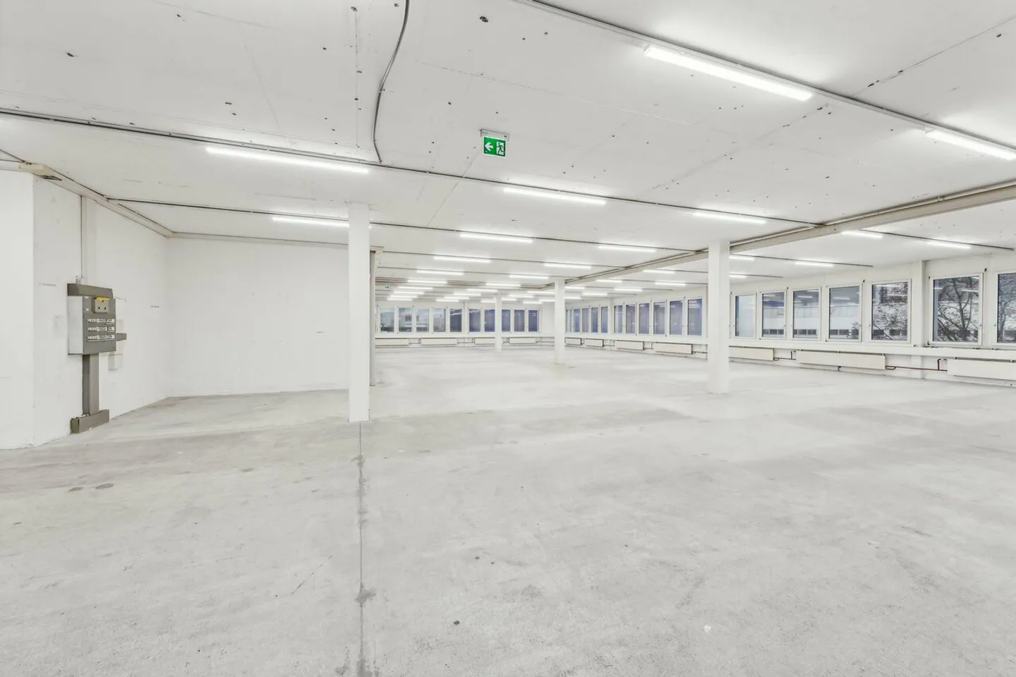 Flexible commercial space directly on the A1 - accessible, versatile - Photo 4 of 11