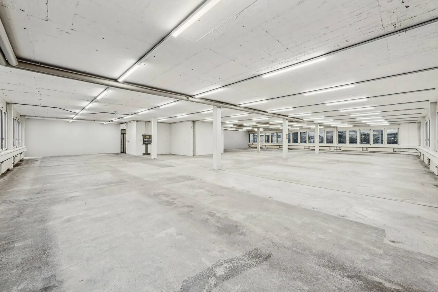 Flexible commercial space directly on the A1 - accessible, versatile - Photo 5 of 11