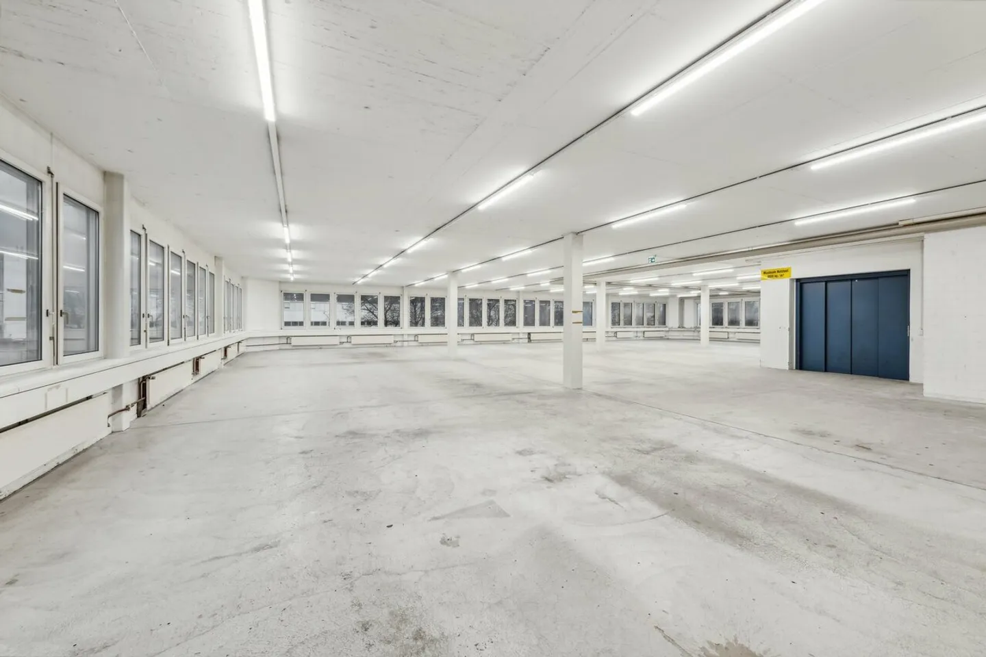 Flexible commercial space directly on the A1 - accessible, versatile - Photo 2 of 11