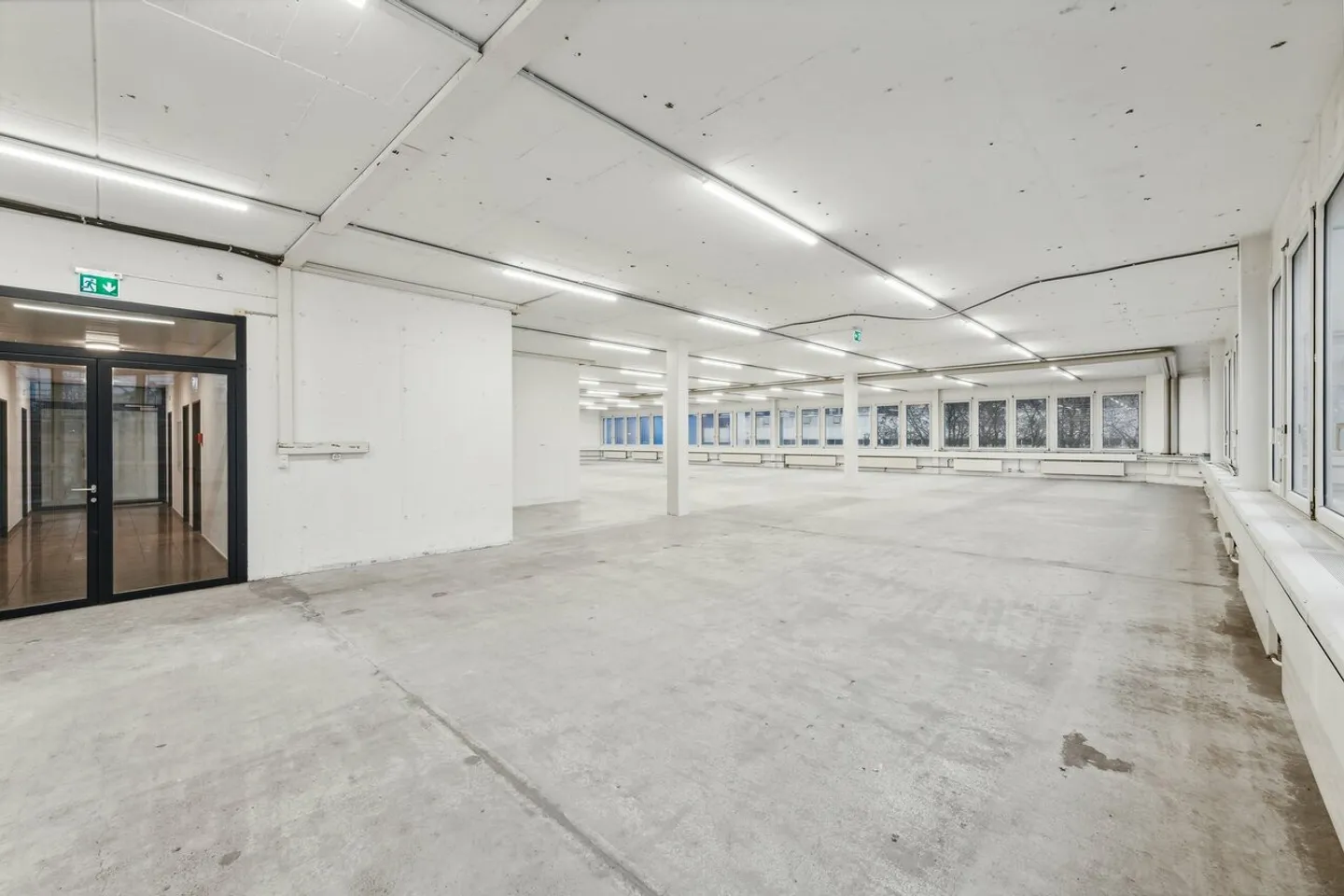 Flexible commercial space directly on the A1 - accessible, versatile - Photo 3 of 11