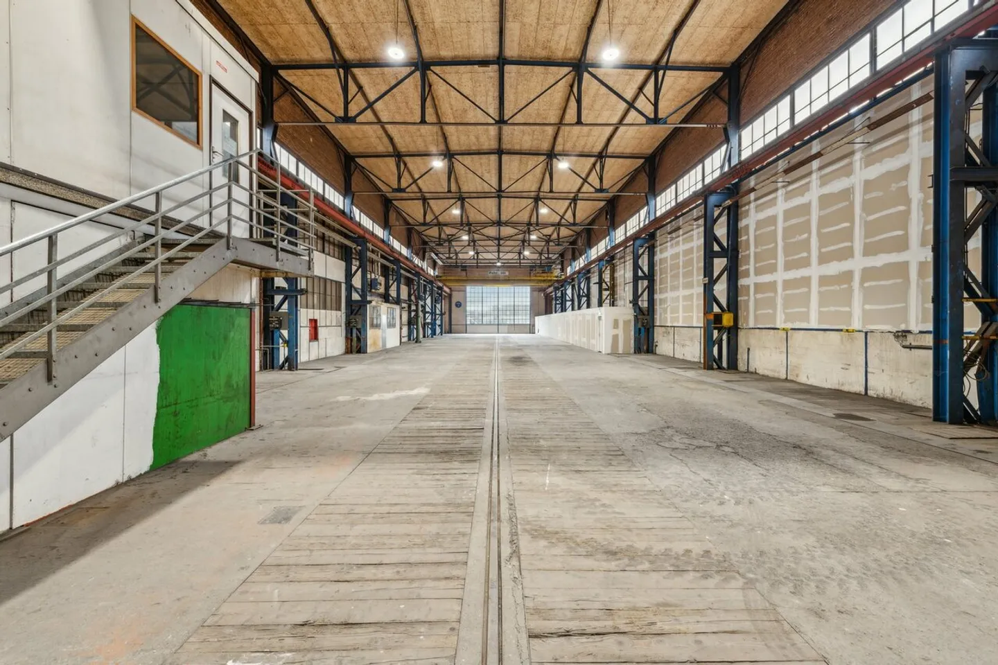 Grosszügige Industriehalle Vielseitig - Foto 2 von 9