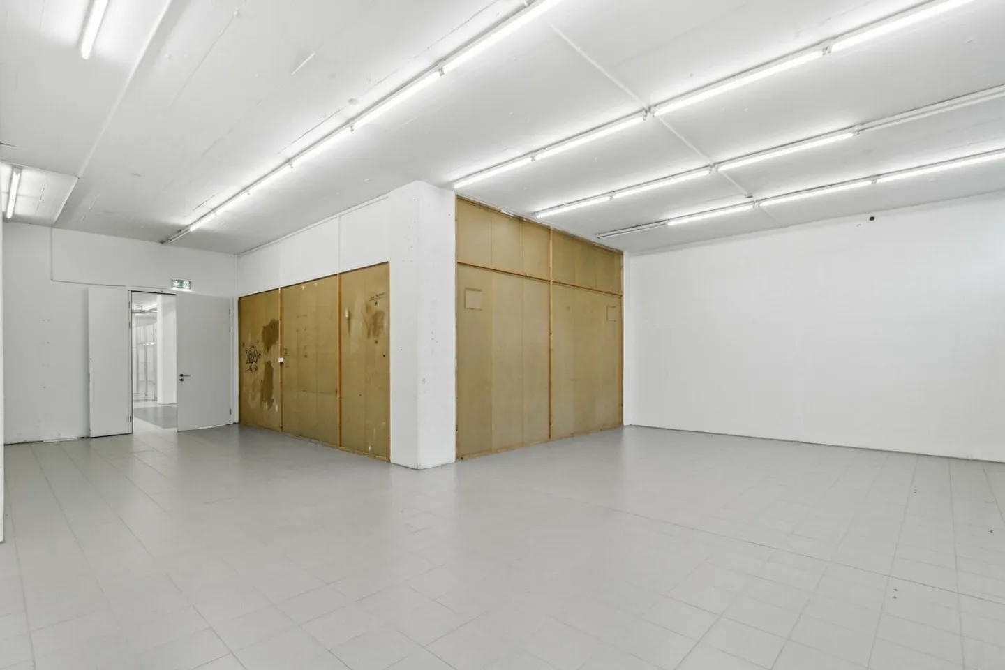 422m2 Storage Space in an Ideal Location near the A14 - Photo 4 of 13
