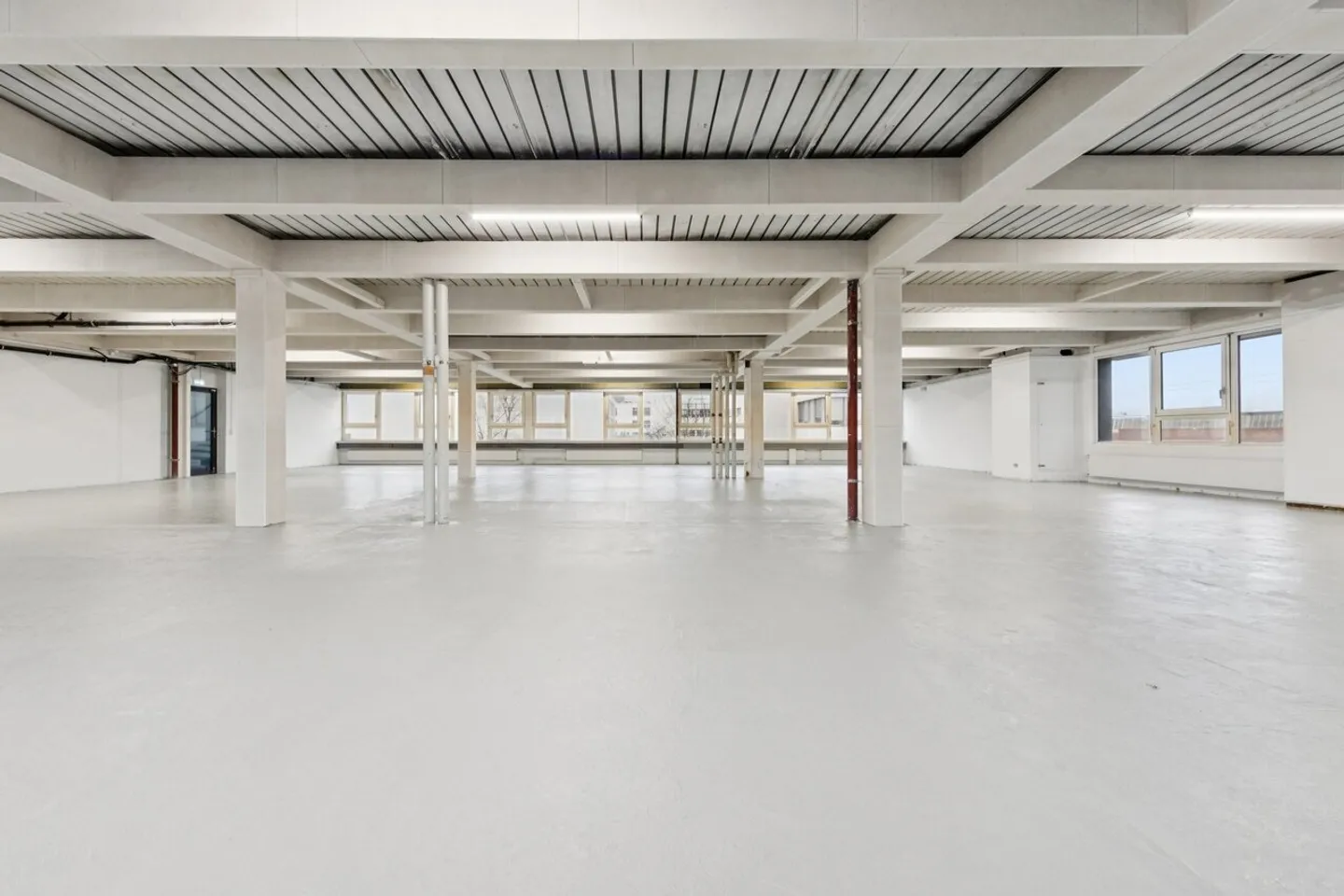 Commercial space or studio with office and production area - Photo 6 of 12