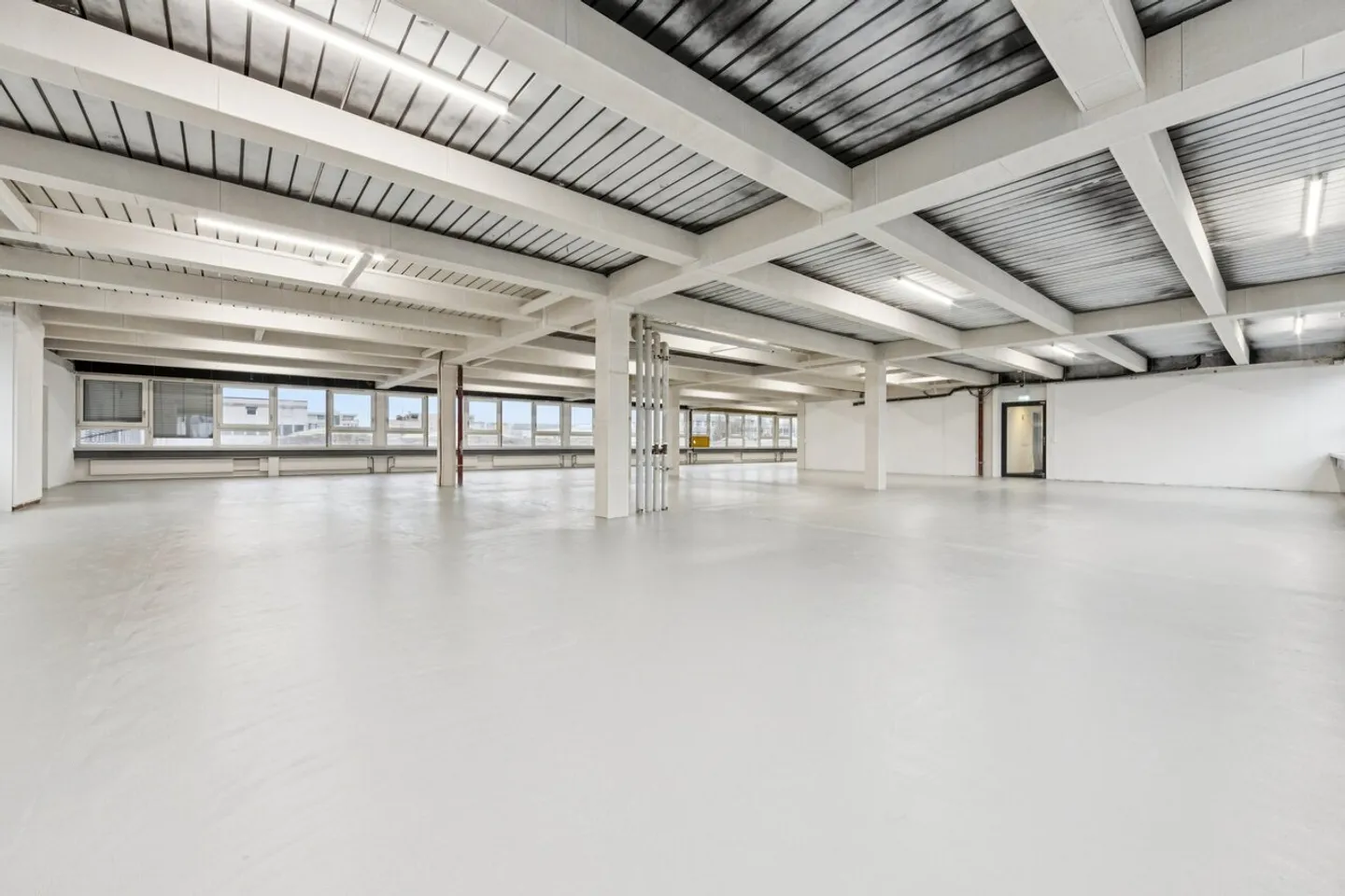 Commercial space or studio with office and production area - Photo 8 of 12