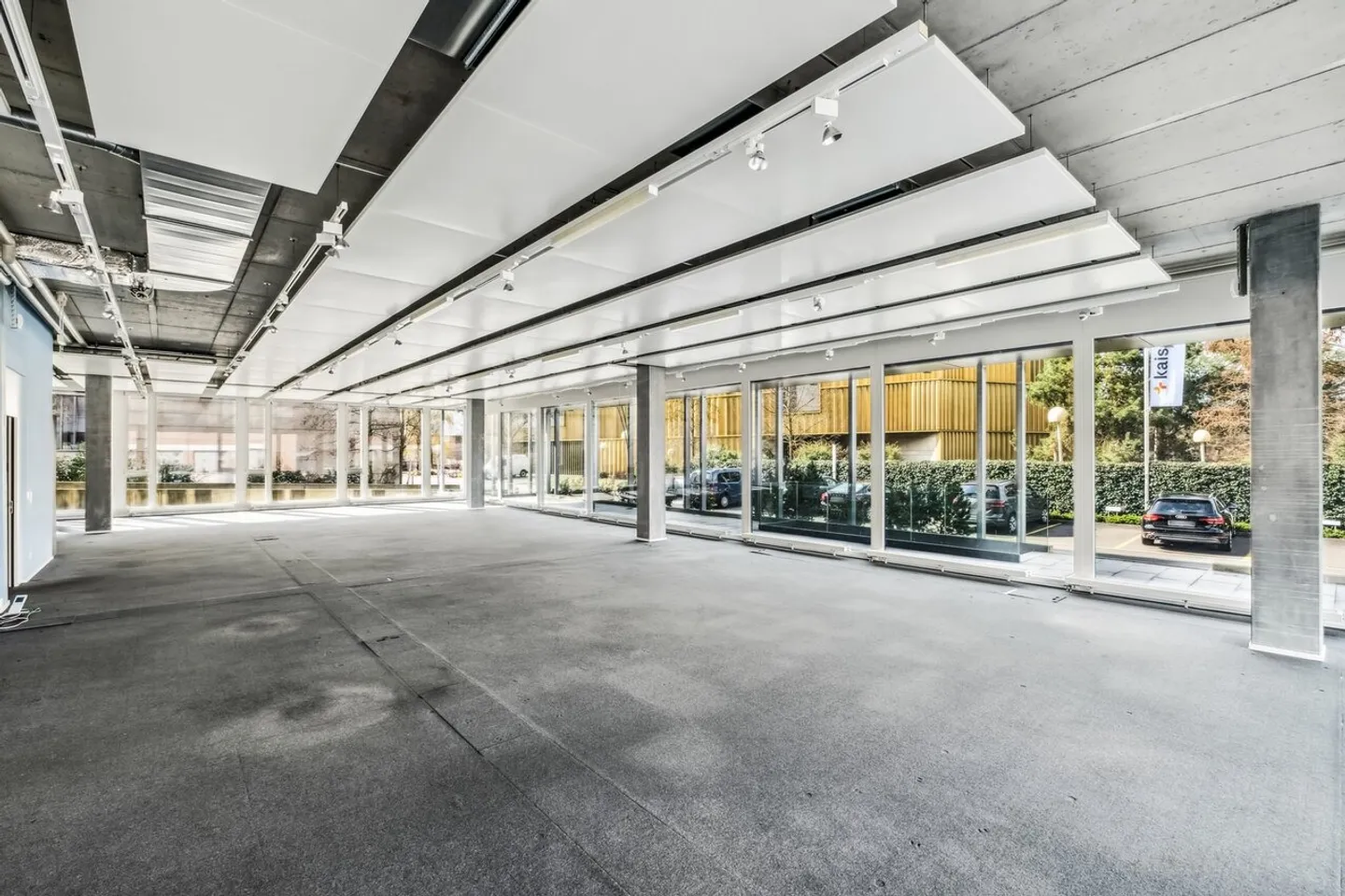Modern Ground Floor Space in High-Quality Office Building in Steinhausen - Photo 3 of 6