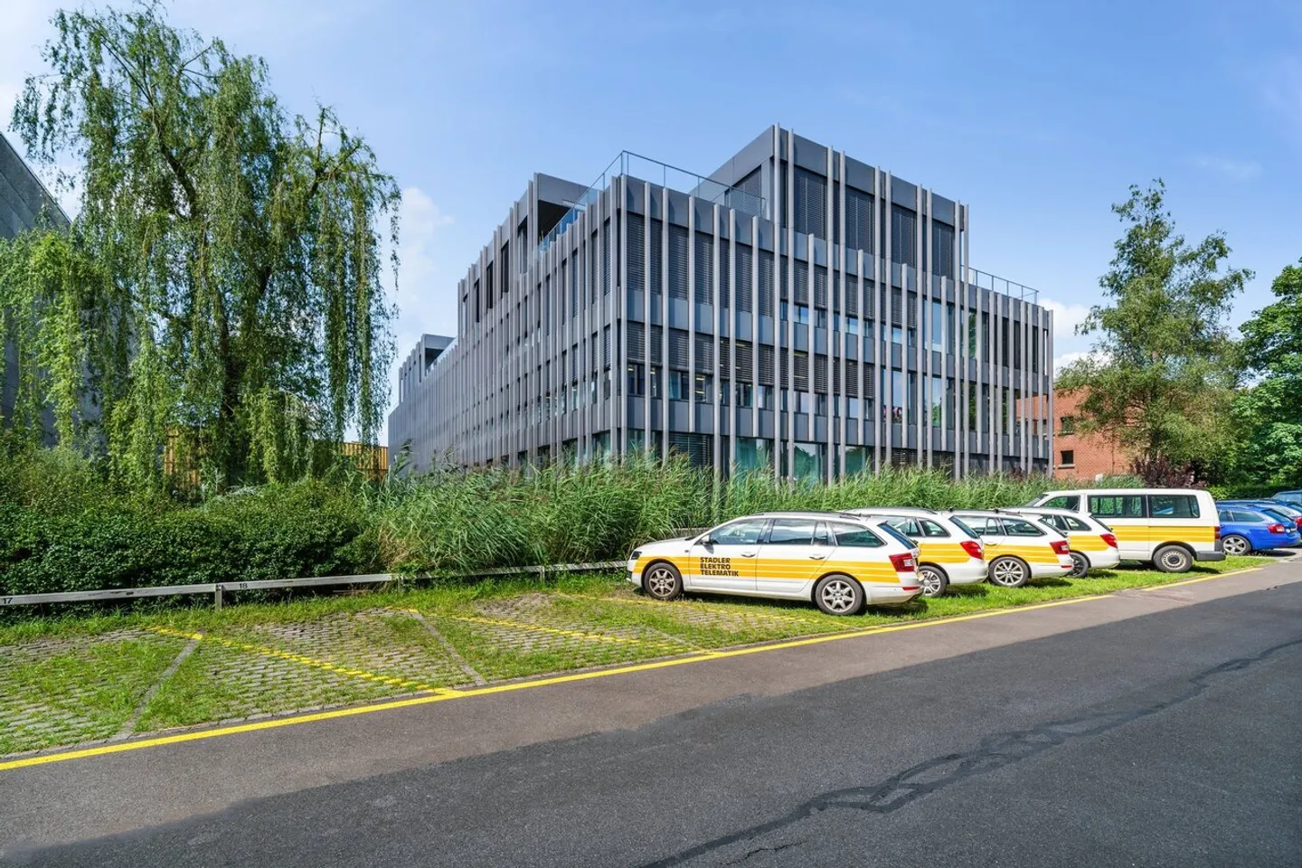 Modern Ground Floor Space in High-Quality Office Building in Steinhausen - Photo 6 of 6