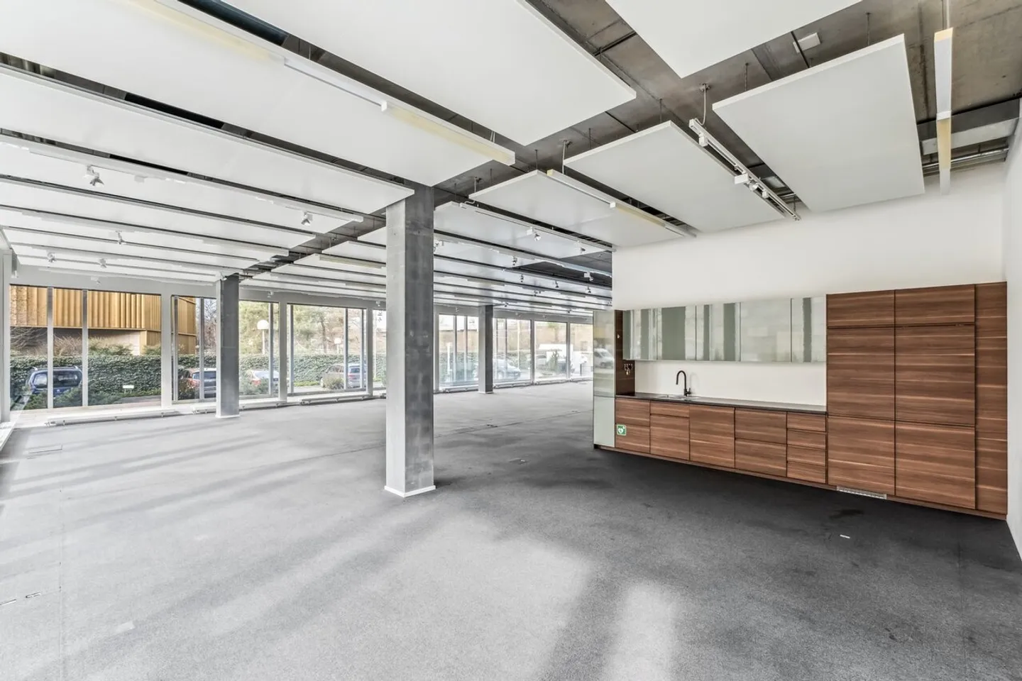Modern Ground Floor Space in High-Quality Office Building in Steinhausen - Photo 1 of 6