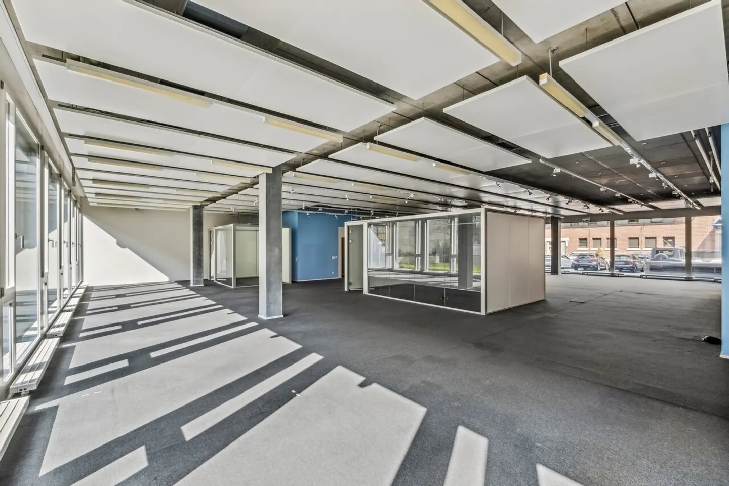 Modern Ground Floor Space in High-Quality Office Building in Steinhausen - Photo 1 of 7