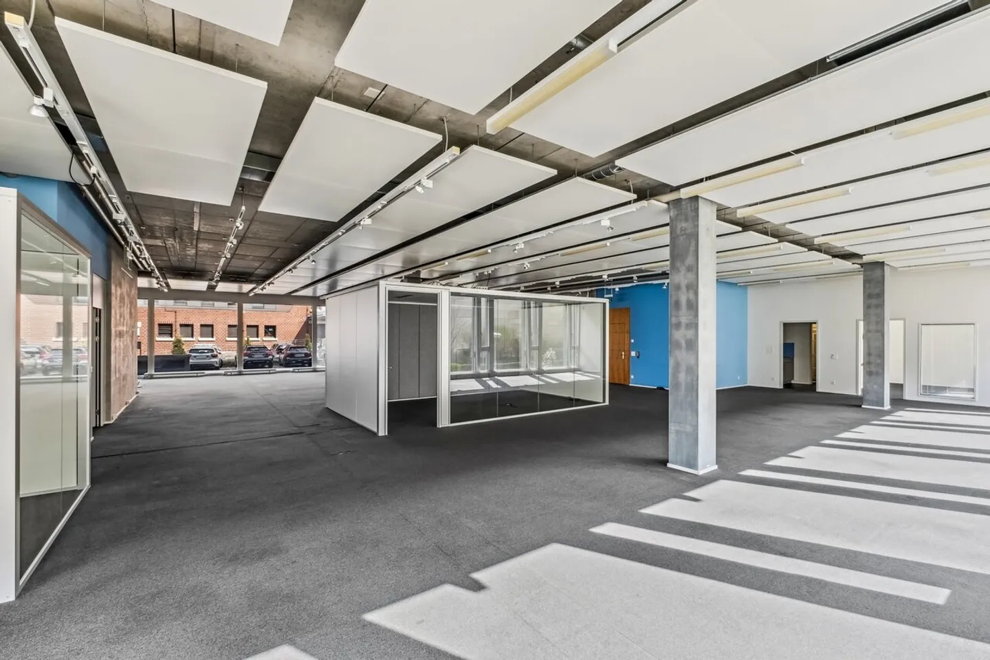 Modern Ground Floor Space in High-Quality Office Building in Steinhausen - Photo 2 of 7