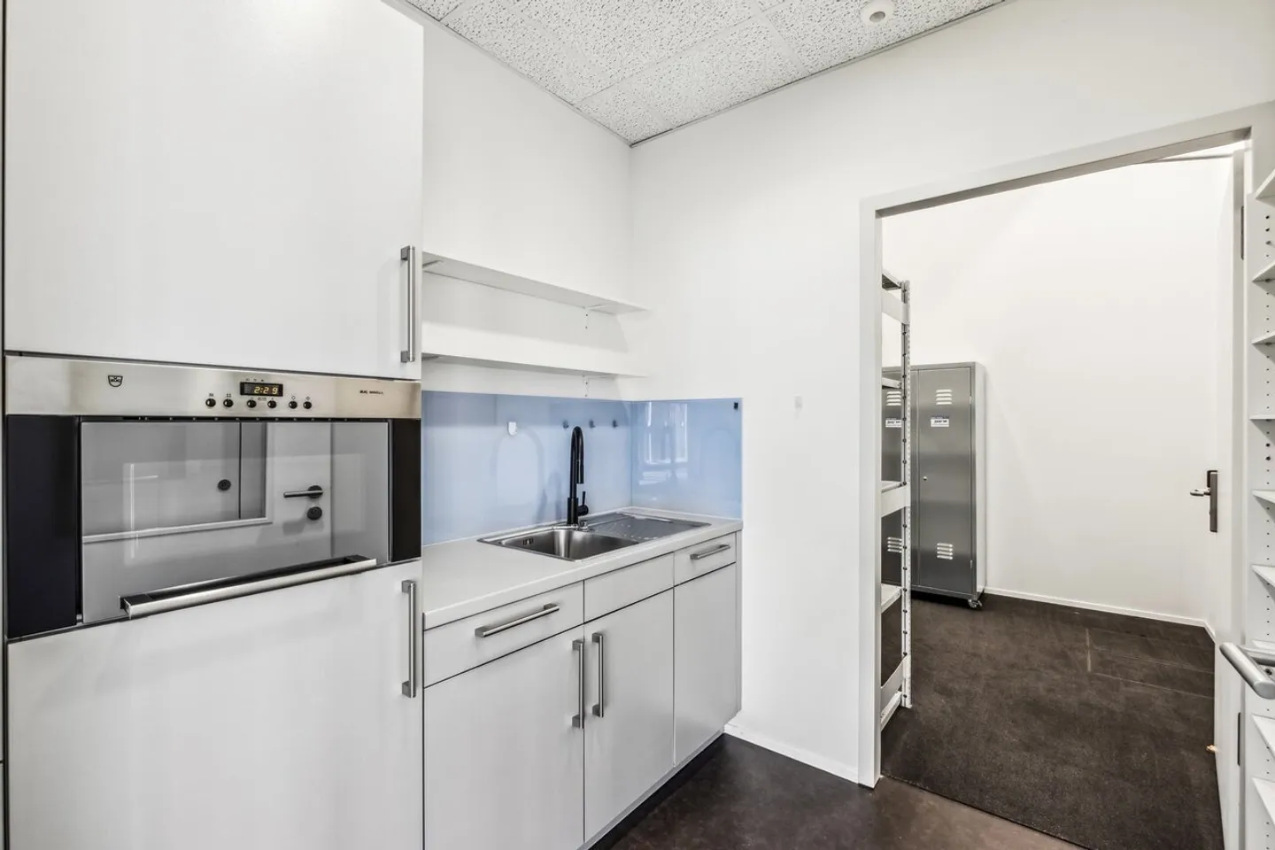 Modern Ground Floor Space in High-Quality Office Building in Steinhausen - Photo 6 of 7