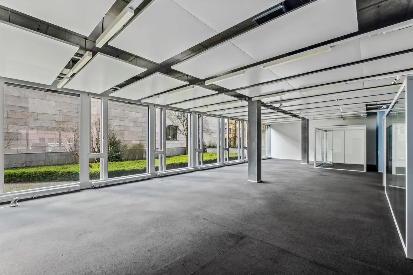 Modern Ground Floor Space in High-Quality Office Building in Steinhausen - Photo 4 of 7