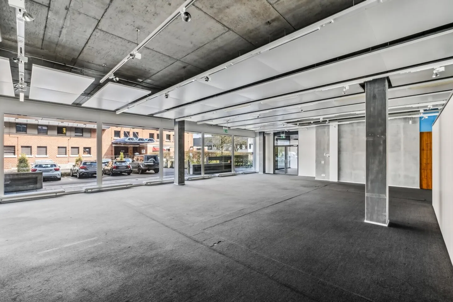 Modern Ground Floor Space in High-Quality Office Building in Steinhausen - Photo 5 of 7