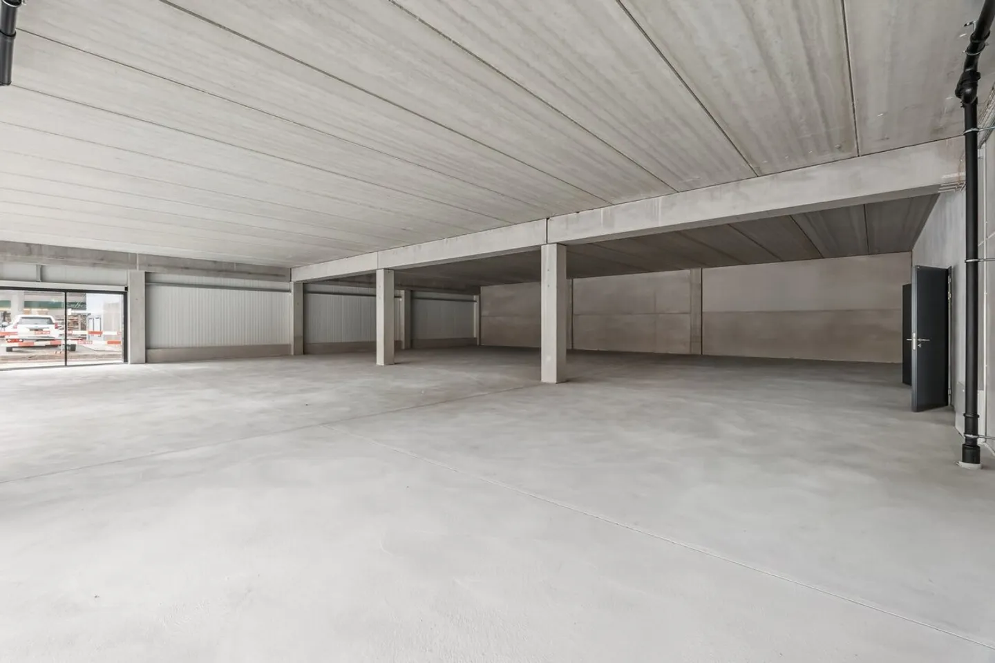 Versatile commercial space in shell construction in an excellently developed location - Photo 6 of 7