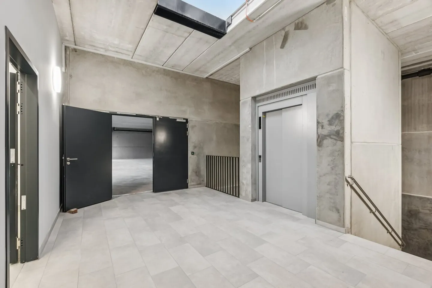 Versatile Office Space with Terrace - Photo 6 of 11