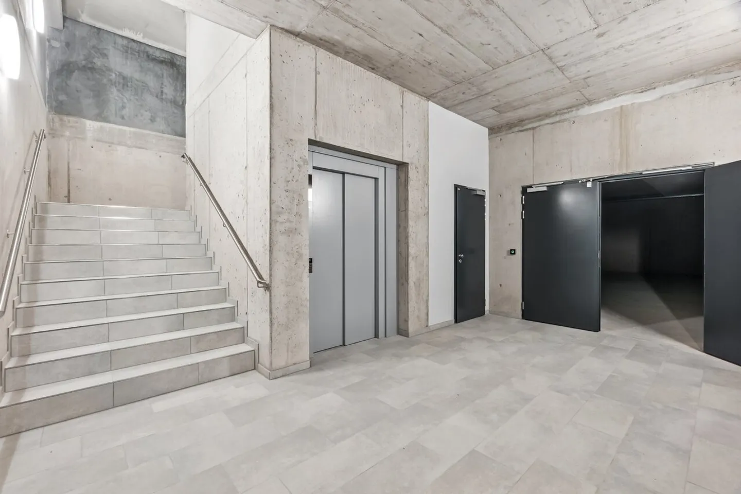 Versatile Office Space with Terrace - Photo 5 of 11
