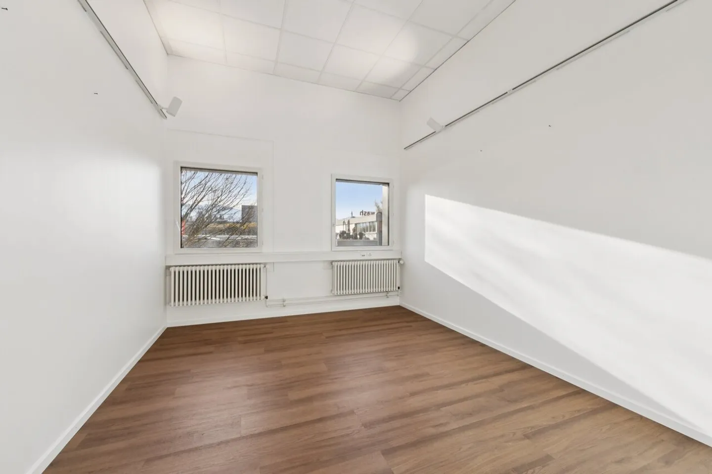 Attractive space for rent - next to the highway - Photo 5 of 6