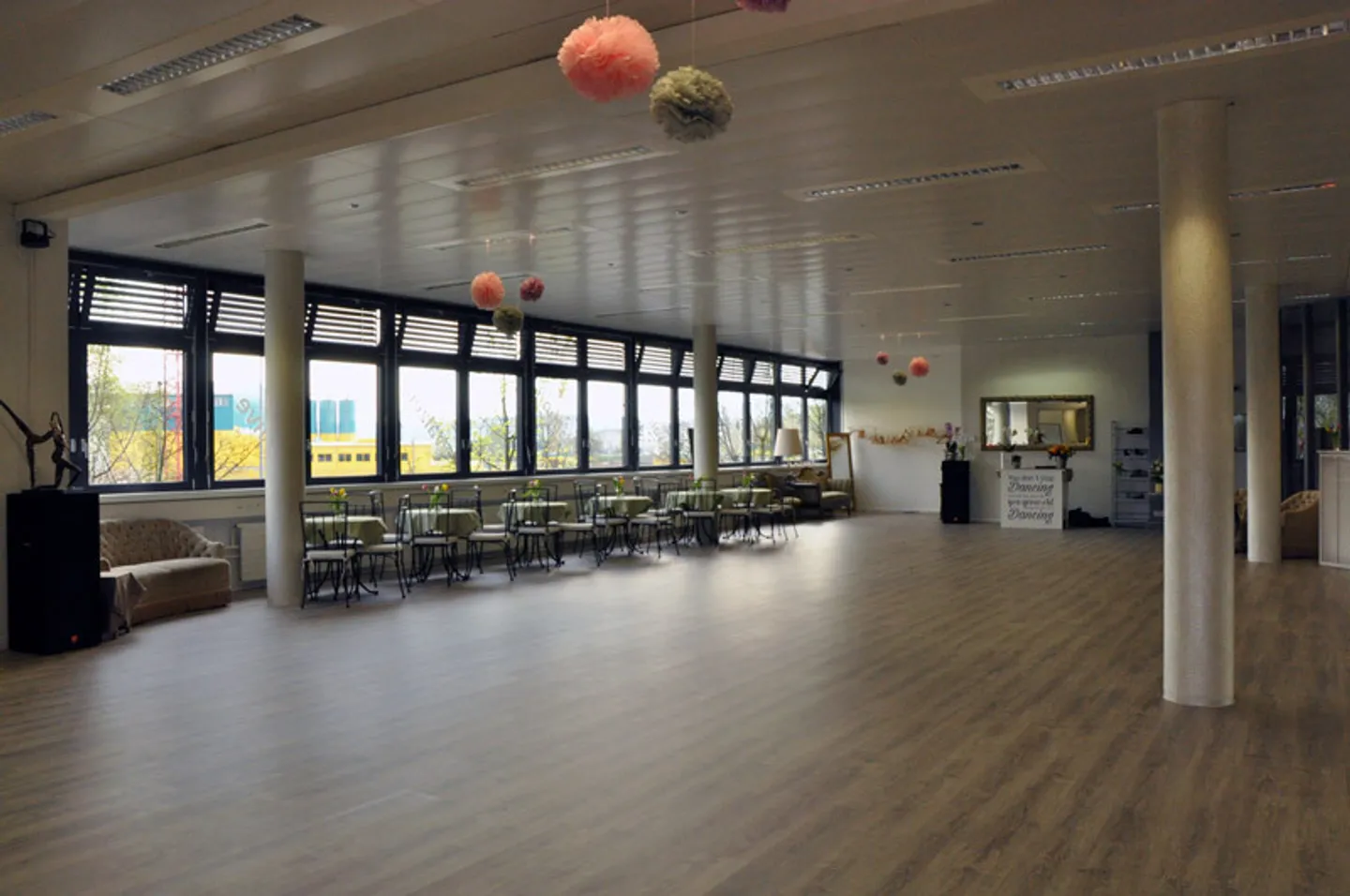 Versatile & Inviting - Your Commercial Space in Oberglatt - Photo 5 of 6