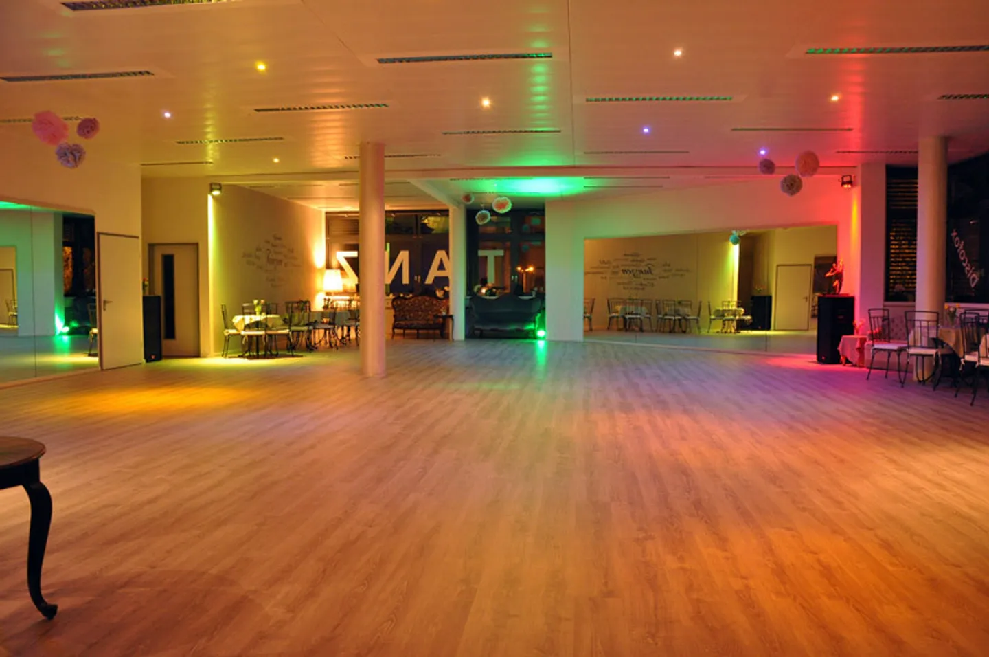 Versatile & Inviting - Your Commercial Space in Oberglatt - Photo 1 of 6