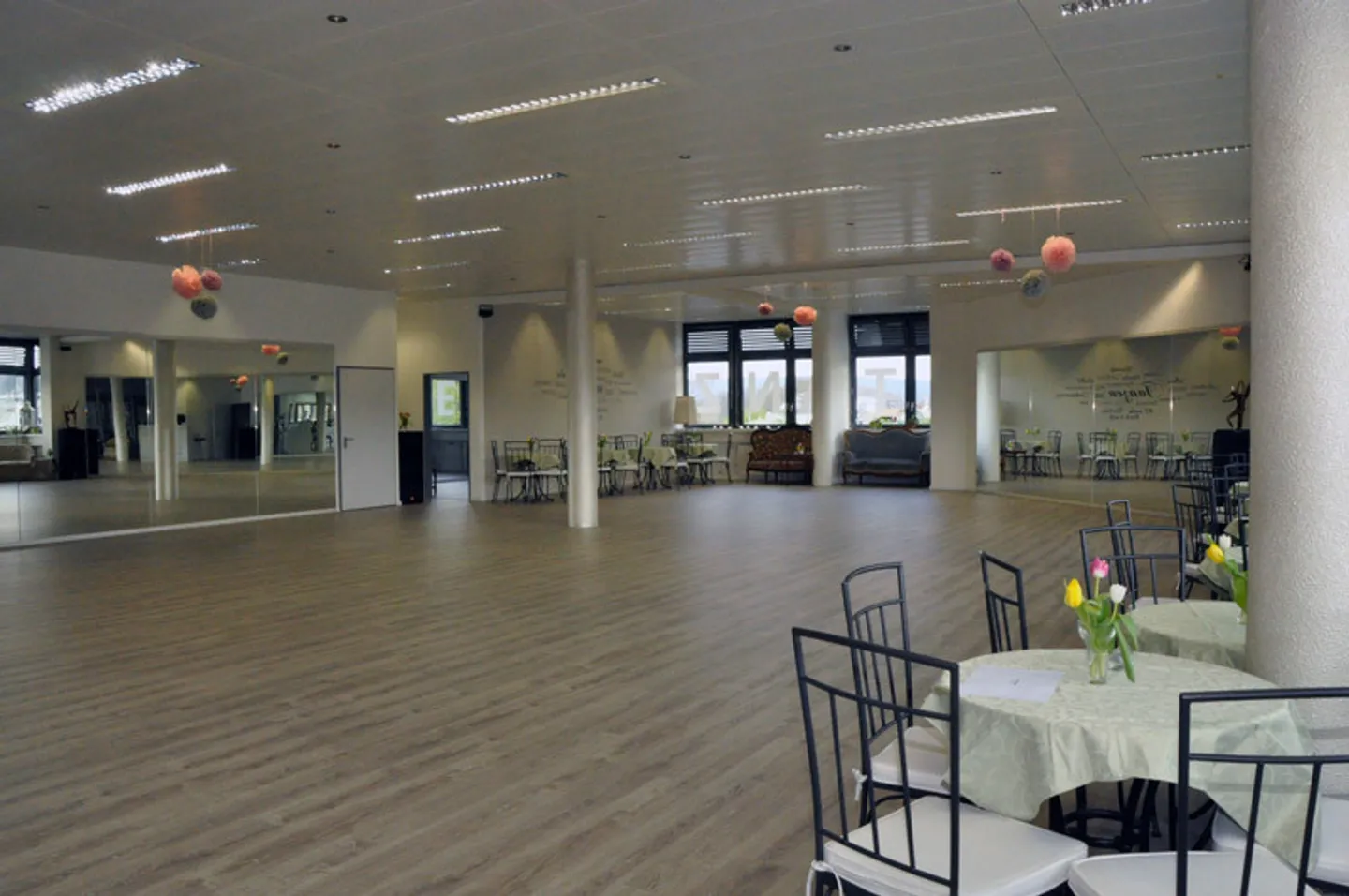 Versatile & Inviting - Your Commercial Space in Oberglatt - Photo 4 of 6