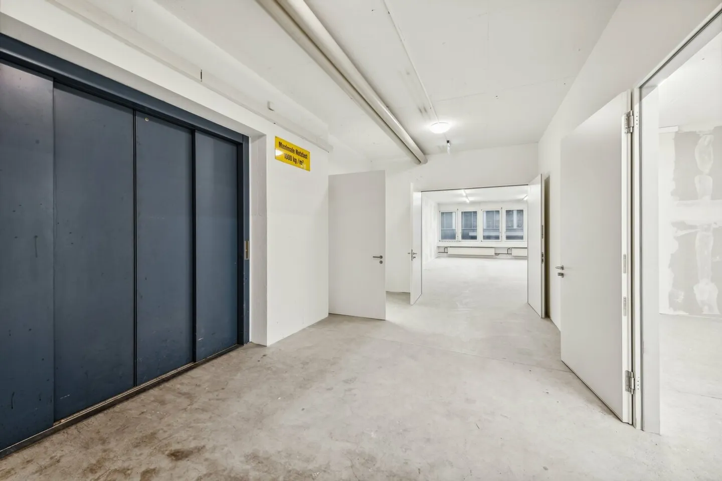Flexible commercial space directly on the A1 - accessible, versatile - Photo 1 of 5