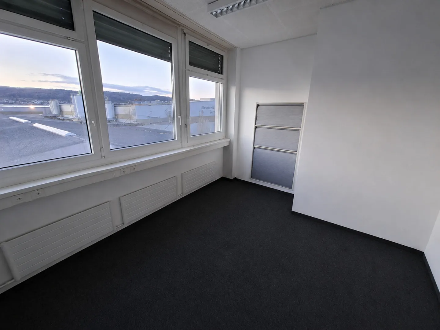 Uncomplicated office space on the 4th floor - Photo 1 of 4