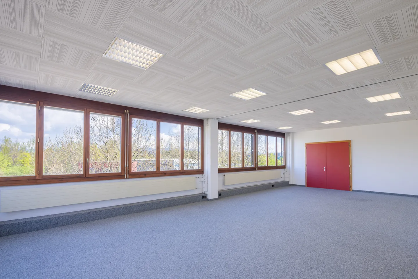 Bright office space in the industrial district - Photo 4 of 6