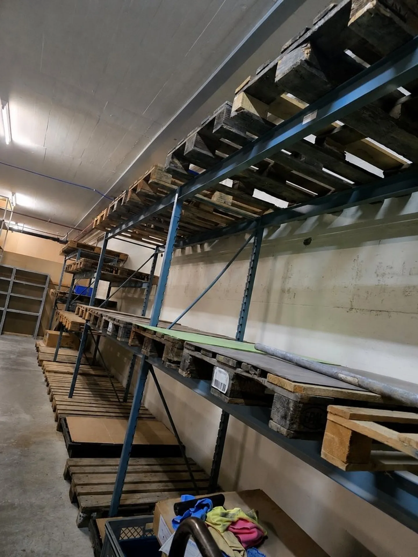 Storage room in ideal size for rent - Photo 3 of 4